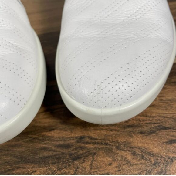 Ecco Leisure Womens Size 40/9.5, White Perforated Leather - Picture 2 of 14